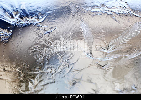 Fetcham, Surrey, UK. 9. Dezember 2014. Fotos zeigen spektakuläre Eiskristalle auf einen Mietwagen in Fetcham, Surrey heute Morgen nach der schweren Nacht Frost gebildet. Bildnachweis: Oliver Dixon/Alamy Live-Nachrichten Stockfoto