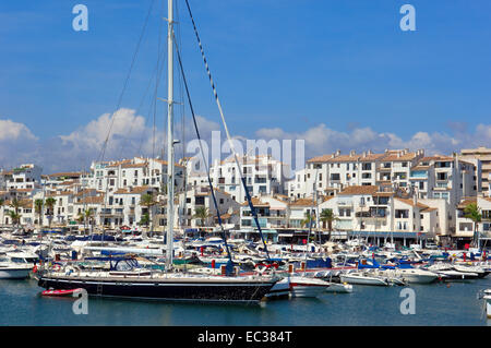 Exklusiven Yachthafen von Puerto Banús, Marbella, Costa del Sol, Provinz Málaga, Andalusien, Spanien, Europa Stockfoto