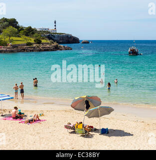 Stadt Strand von Porto Colom, Mallorca, Balearen, Spanien Stockfoto