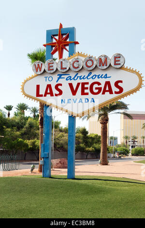 Nahaufnahme von Las Vegas Neonschild auf Sommer-Hintergrund