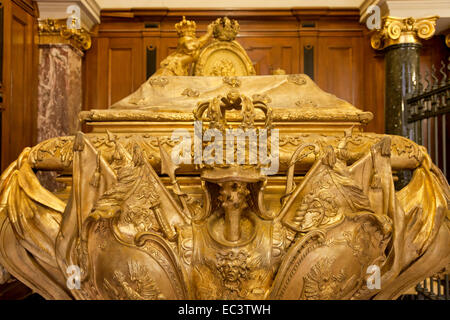 Sarkophag der Hohenzoller-Familie in der Gruft der Hohenzollern, Berliner Dom oder Dom in Berlin, Deutschland, Europa Stockfoto