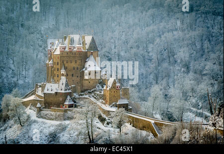 Winter-Schuss der deutschen Schloss Burg Eltz Stockfoto