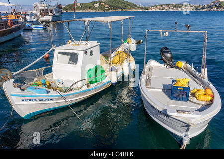 Alte hölzerne Fischerboote Imeroli Korfu Stockfoto