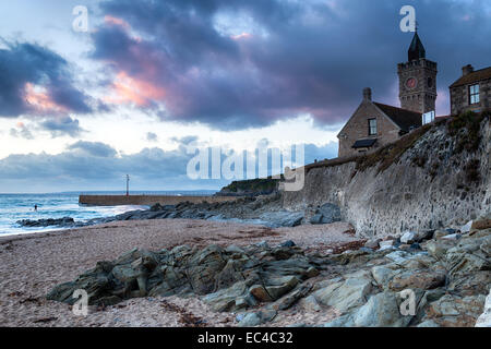 Sonnenuntergang am Hafendamm in der Nähe von Helston in Cornwall Stockfoto