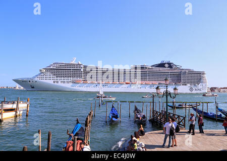 Kreuzfahrtschiff MSC PREZIOSA, IMO 9595321 Stockfoto