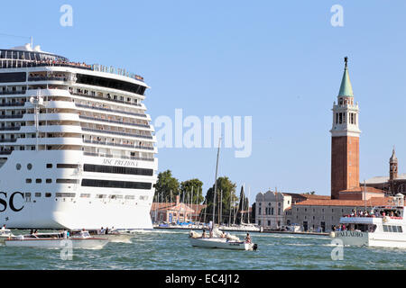 Kreuzfahrtschiff MSC PREZIOSA, IMO 9595321 Stockfoto