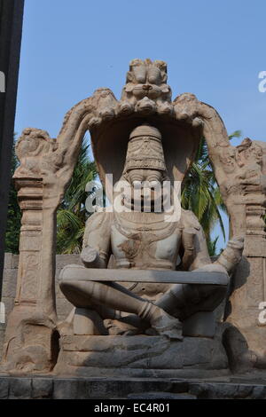 Ugra Narasimha - größte Statue in Hampi. @ Hampi - UNESCO Weltkulturerbe Stockfoto
