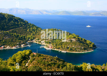 Süd-Dalmatien, Insel Mljet, Kroatien, Bucht Okuklje, Kirche Hl Nikolaus Und Hafenpier Stockfoto