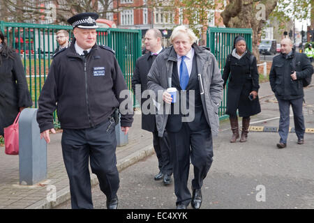 Besuchen Sie der Bürgermeister und Vizebürgermeister für Policing und Kriminalität, Stephen Greenhalgh, Ealing, Hammersmith und Fulham College starten eine neue Initiative zur schwarzen und ethnischen Minderheit Bewerber an der Met zu erhöhen Stockfoto