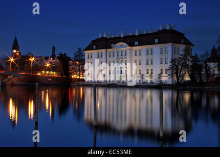 Das Schloss Köpenick in Berlin der Westbank von der Spree-Museum für Kunst und Kunsthandwerk Berlin Köpenick Berlin Deutschland aufgenommen Stockfoto