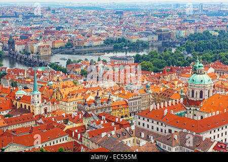 Ansicht der historischen Viertel von Prag aus einer Aussichtsplattform Stockfoto