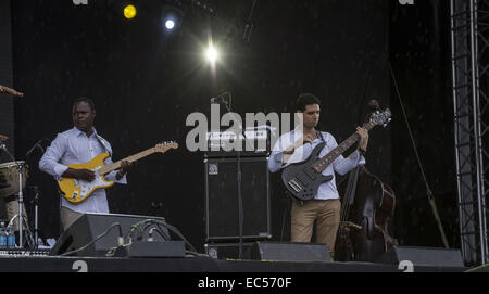 Fatoumata Diawara Amp Roberto Fonseca in Pori Jazz 2014 Stockfoto