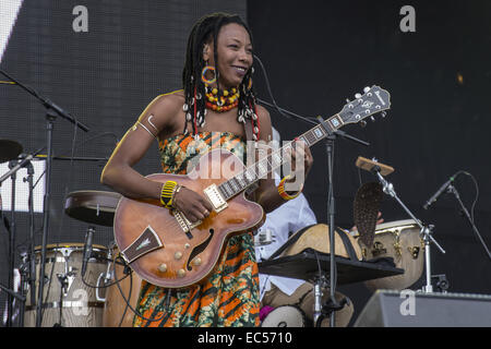 Fatoumata Diawara Amp Roberto Fonseca in Pori Jazz 2014 Stockfoto