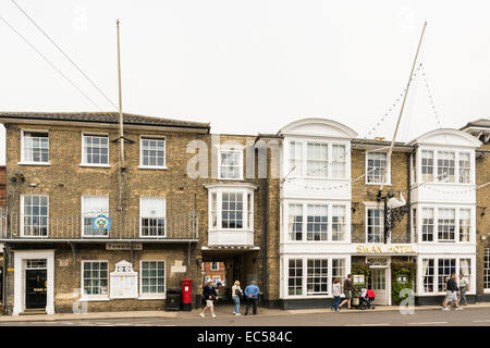 Marktplatz mit the Swan Hotel und das Rathaus, Southwold, Suffolk. Stockfoto