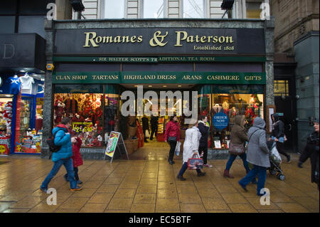 Außenseite des ROMANES & PATERSON-Souvenir-Shop am Princes Street Edinburgh Schottland UK Stockfoto