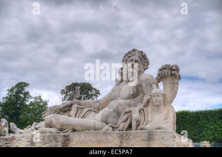 Zeus, Sphinx und Taube Stockfoto