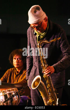 CHARLES LLOYD am Saxophon, ZAKIR HUSSAIN auf Tablas und ERIC HARLAND am Schlagzeug Vorform als SANGAM auf dem MONTEREY JAZZ FESTIVAL Stockfoto