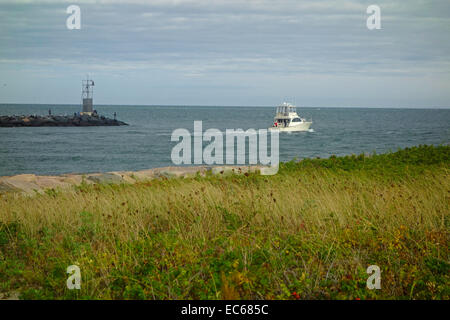 Boot verlassen Hafen in Montauk, Long Island Stockfoto