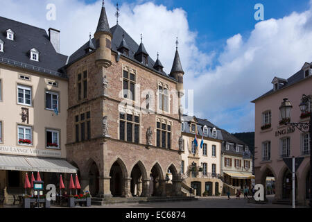 Marktplatz mit dem Dentzelt Gebäude, Echternach, Distrikt Grevenmacher, Kanton Echternach, Luxemburg, Europa Stockfoto