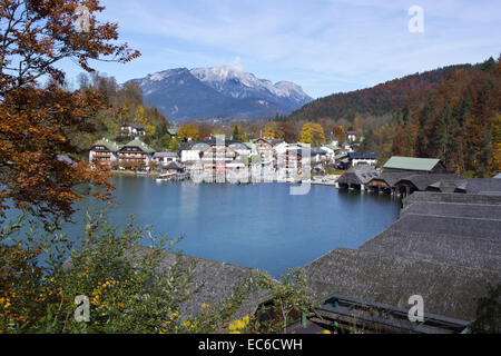 Lake Königssee mit der Stadt Schönau bin Königssee Berchtesgaden Nation Park Berchtesgadener Land Oberbayern Bayern Stockfoto