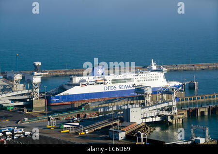 DFDS Fähre, Dunquerque Seaways angedockt an Nummer 3 Liegeplatz an Mitgift Eastern Docks.  Dover ist der geschäftigste Hafen der Fähre der Welt. Stockfoto