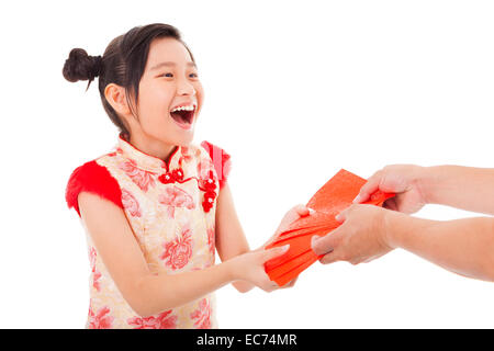 glückliche kleine Asiatin erhielt roten Umschlag für chinese New year Stockfoto