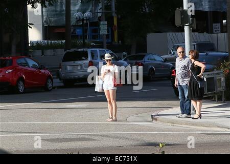 Diane Kruger Spaziergänge in Beverly Hills mit Hut auf Gesicht Featuring: Diane Kruger wo: Los Angeles, California, Vereinigte Staaten von Amerika bei: 7. Juni 2014 Stockfoto