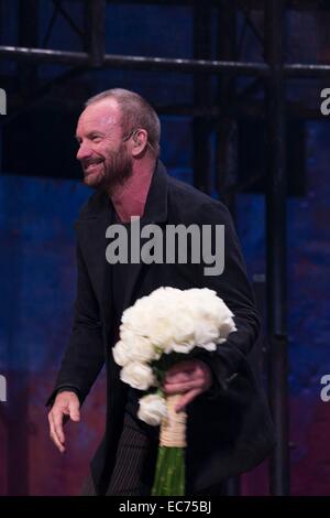 New York, NY, USA. 9. Dezember 2014. Sting bei einem öffentlichen Auftritt für Sting verbindet Besetzung von das letzte Schiff am Broadway, Neil Simon Theatre, New York, NY 9. Dezember 2014. Bildnachweis: Lev Radin/Everett Collection/Alamy Live-Nachrichten Stockfoto