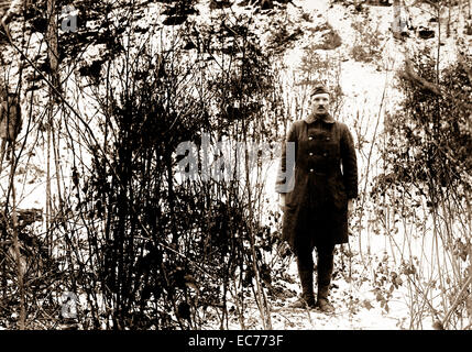 Sergt. Alvin C. York, 328. Infanterie, die mit von 17 Männern Hilfe, 132 deutsche Häftlinge gefangen; zeigt Hügel auf dem Raid fand (8. Oktober 1918).  Argonne Wald, in der Nähe von Cornay, Frankreich.  7. Februar 1919. Stockfoto