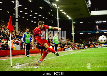 Steven Gerrard (Liverpool), 9. Dezember 2014 - Fußball / Fußball: Steven Gerrard Liverpool während der Gruppenphase der UEFA Champions League-Spiel zwischen Liverpool und FC Basel an der Anfield Road in Liverpool, England. (Foto: AFLO) Stockfoto