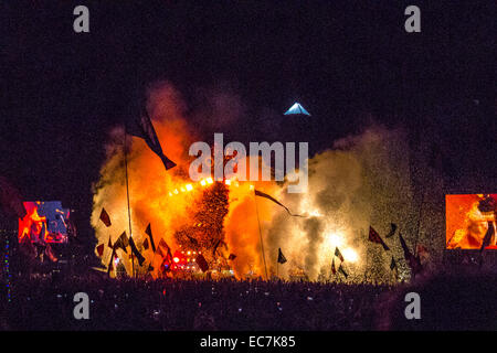 Arcade Fire auf der Pyramide Bühne beim Glastonbury Festival in Somerset, England. Stockfoto