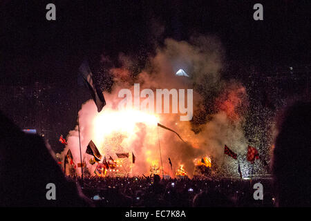 Arcade Fire auf der Pyramide Bühne beim Glastonbury Festival in Somerset, England. Stockfoto