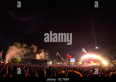 Arcade Fire auf der Pyramide Bühne beim Glastonbury Festival in Somerset, England. Stockfoto