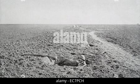 Französische Soldaten in Schützenlöchern in Frankreich im Frühjahr 1918. Ersten Weltkrieg Stockfoto