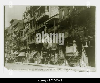 USA und chinesischen Flaggen hängen vom chinesischen revolutionären Hauptsitz in N.Y.C veraltet zwischen 1910 und 1912. Stockfoto