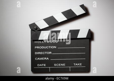 Klappe Kino auf weiß Stockfoto
