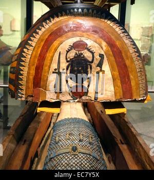 Skarabäus Käfer auf der Sarg von Djedjehutyiuefankh, vom Großen Tempel in Deir el-Bahri, Theben, Ägypten. Bis 25. Dynastie ca. 770-712 v. Chr. datiert Stockfoto