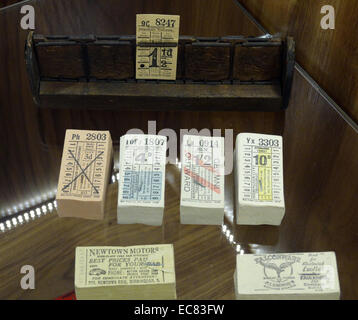 Auswahl der Fahrscheine für die Straßenbahn aus der Birmingham Straßenbahnnetz. Birmingham Corporation Straßenbahnen betrieben ein Netz von Straßenbahnen in Birmingham von 1904 bis 1953. Es war die größte schmalspurigen Straßenbahn-Netzwerk in Großbritannien und den größten Straßenbahnnetzes in Großbritannien nach London, Glasgow und Manchester. Stockfoto