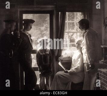 Sonne im Haus (Foto) von Gertrude Käsebier. 1852-1934, Fotograf. Foto zeigt Clarence White und Familie, gerade auf der Innenseite der Tür stellen, der F. Holland's Tag Haus in Maine. 1913 Stockfoto