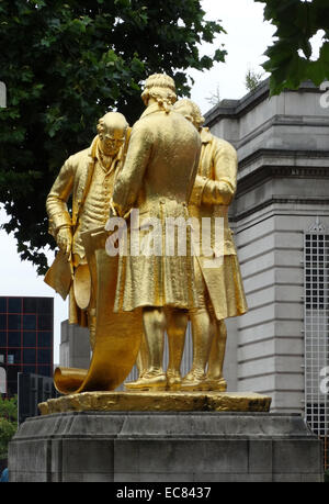 William Bloye die Statue von Matthew Boulton; James Watt und William Murdoch; drei der berühmtesten Männer von Birmingham. Es war, die Teil eines Civic Center Komplex geworden, aber die einzigen Teile, die überhaupt durchgeführt wurden, waren Baskerville Haus und in der Halle der Erinnerung in Centenary Square. Stockfoto