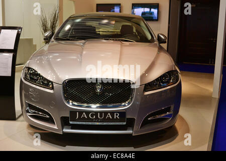 Jaguar XF auf dem Display an Qatar Motor Show zweite Ausstellung am 25. Januar 2012 in Doha, Katar. Stockfoto