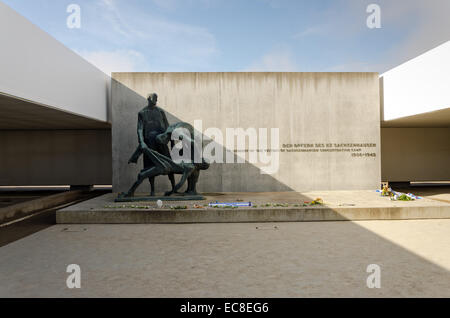 SACHSENHAUSEN-ORANI ENBURG, Deutschland - SEPTEMBER 28: Sachsenhausen Krematorium Denkmal am 28. September 2013 in Oranienburg. Abo Stockfoto