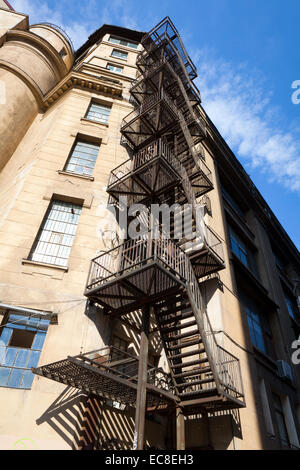 Fire Escape Serie Treppen auf Wohnung blcok Stockfoto