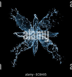 Blume von Spritzwasser isoliert auf schwarz Stockfoto