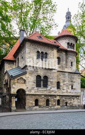 Prag. Tschechische Republik. Erbaut im Jahre 1280 ist die historische jüdische Synagoge die älteste in Europa Stockfoto