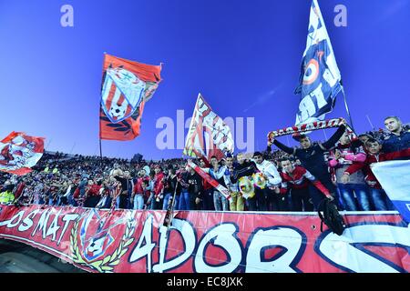 Rabat, Marokko. 11. Dezember 2014. Athletische Tetouan Fans während des Spiels zwischen sportlichen Moghreb Tétouan Vs Auckland City Moulay Abdellah-Stadion in Rabat. © Marcio Machado/ZUMA Draht/Alamy Live-Nachrichten Stockfoto