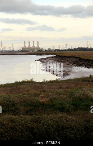 Blick über die Mündung des Flusses Dee, aus Feuerstein in Richtung Connah Kai, Flintshire, North Wales, UK Stockfoto