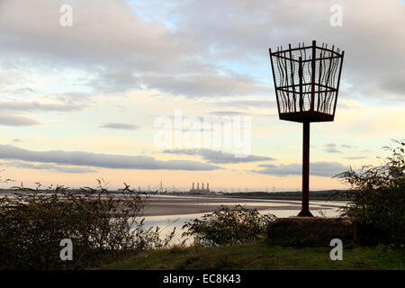 Blick über die Mündung des Flusses Dee, aus Feuerstein in Richtung Connah Kai, Flintshire, North Wales, UK Stockfoto