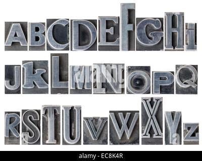 Englisches Alphabet - eine Collage aus 26 isolierten Buchstaben im Buchdruck Bleisatz Druckstöcken, eine Vielzahl von gemischten Schriftarten Stockfoto