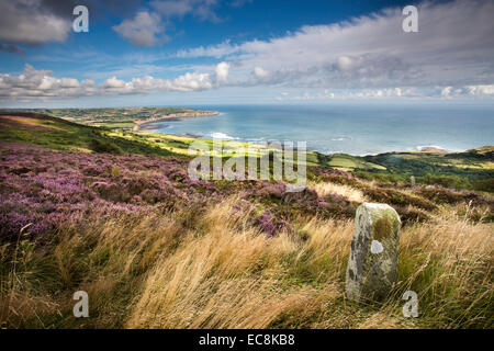 Robin Hoods Bay von Ravenscar an der Nordküste Yorkshire gesehen. Stockfoto